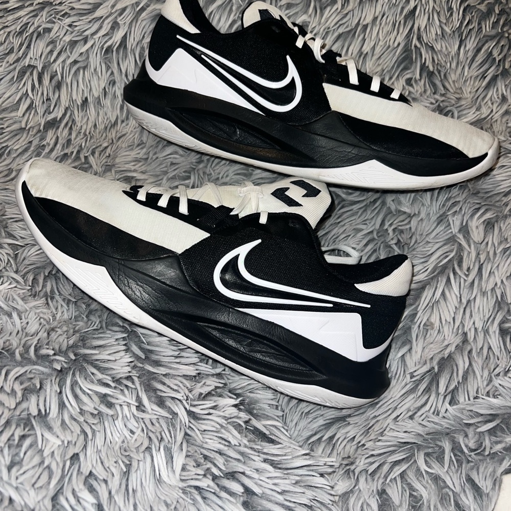 Nike Men's Black and White Precision Basketball Shoes